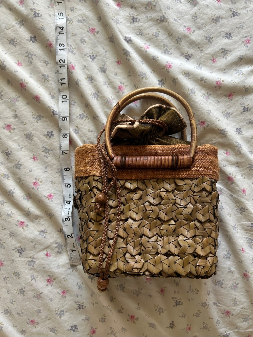 Straw bag with Drawstring and Floral Material on top to pull closed. Dainty - Picture 1 of 7